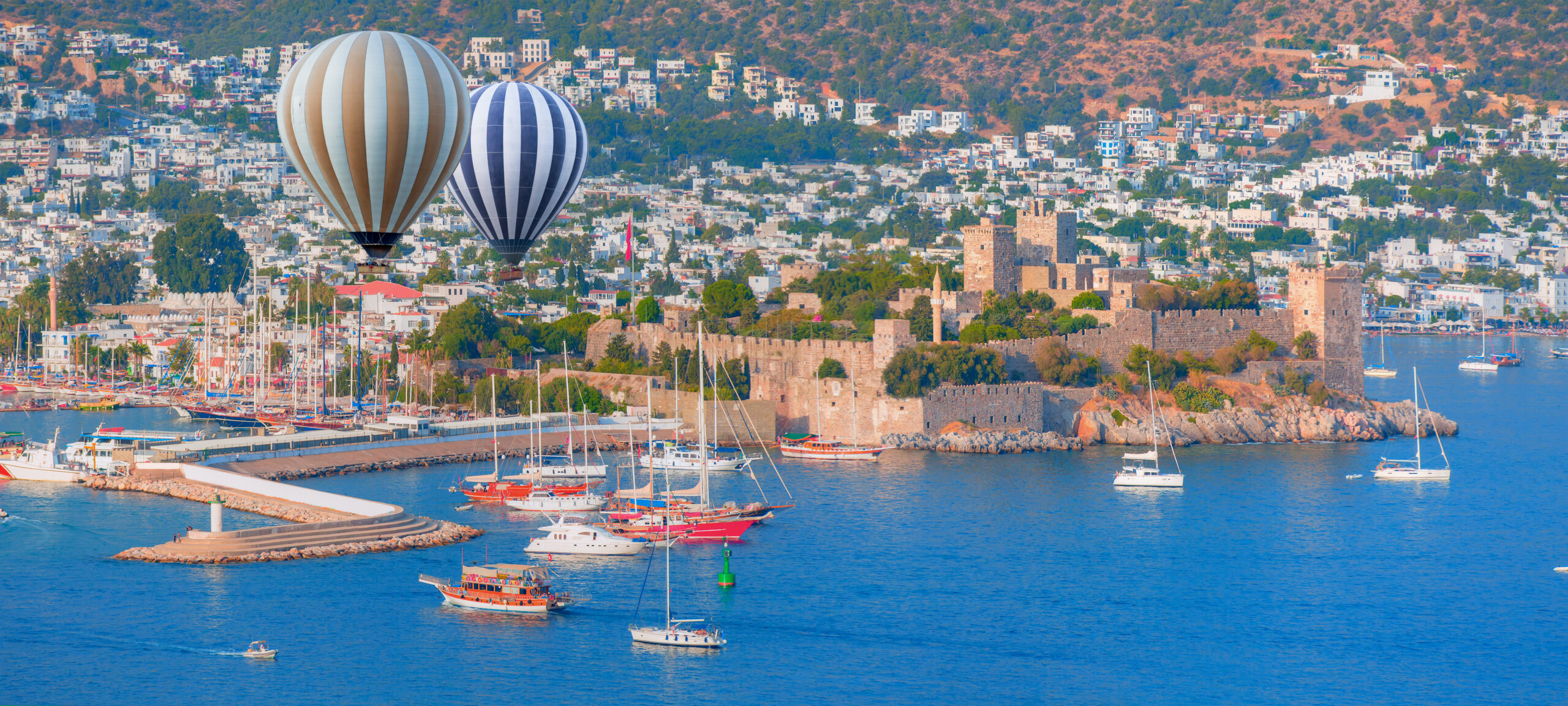 Hot,Air,Balloon,Flying,Over,Saint,Peter,Castle,(bodrum,Castle)