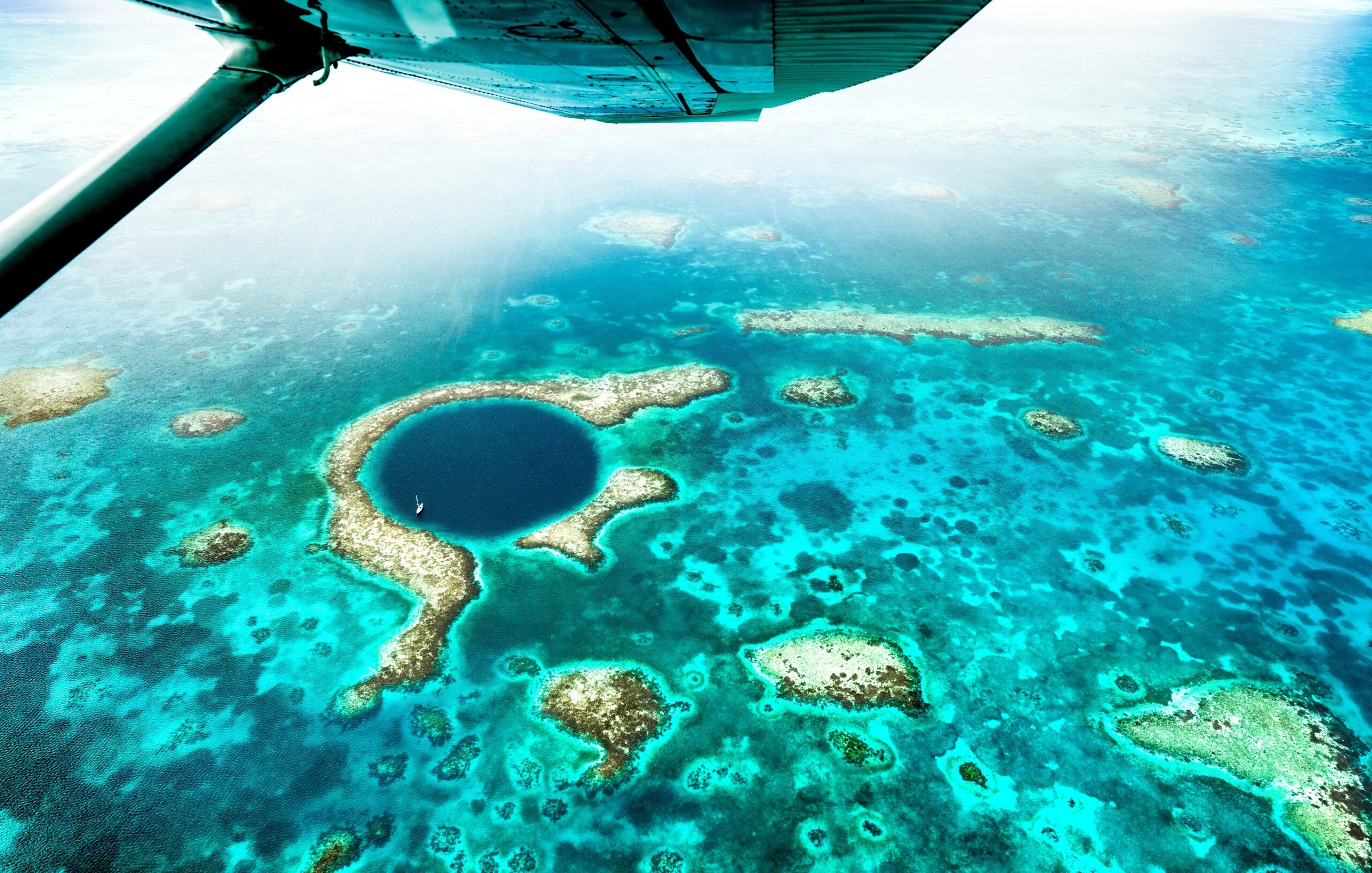 Aerial,Panoramic,View,Of,The,Great,Blue,Hole,-,Detail