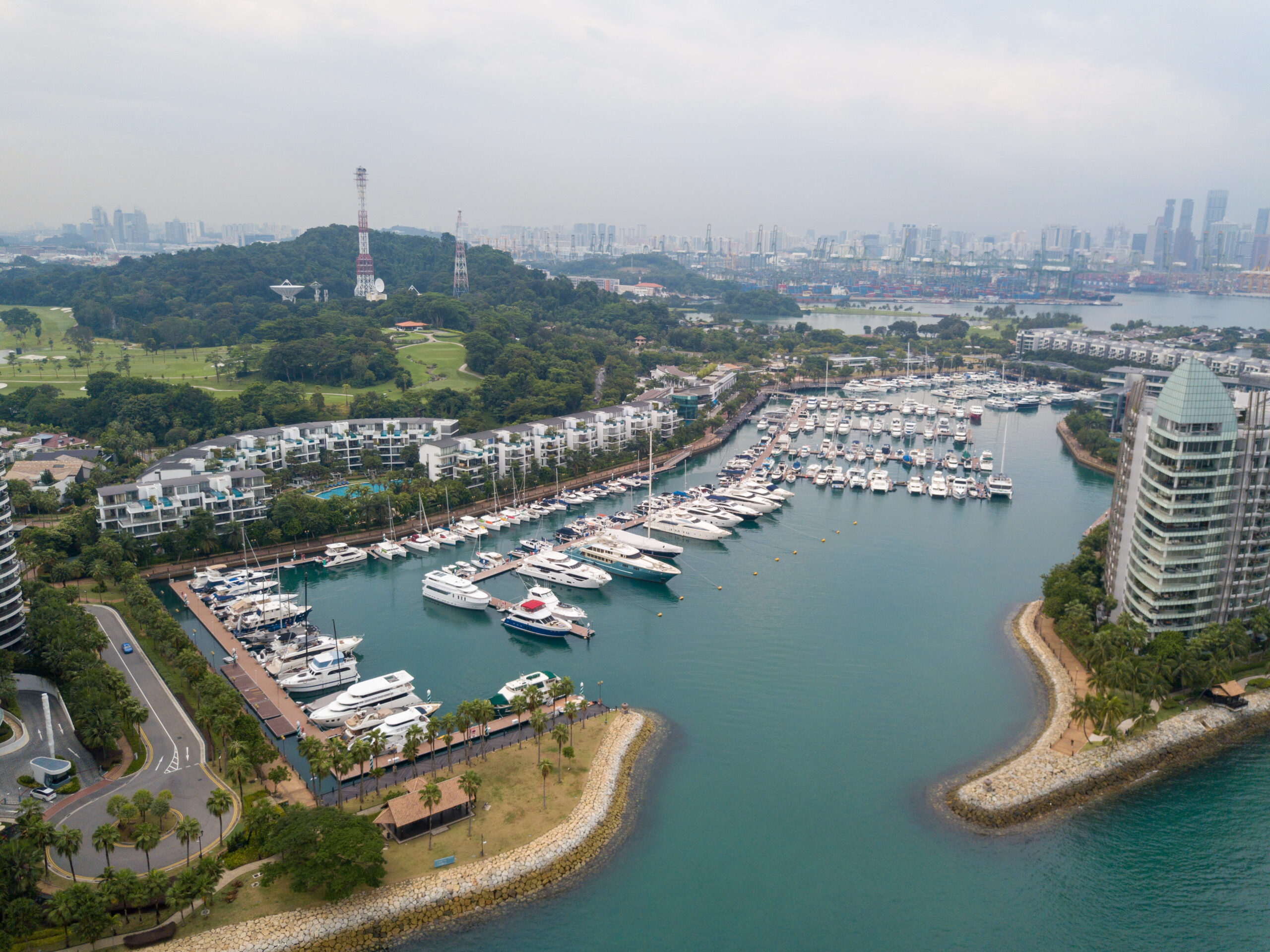 Yacht,At,Sentosa,Cove,Singapore