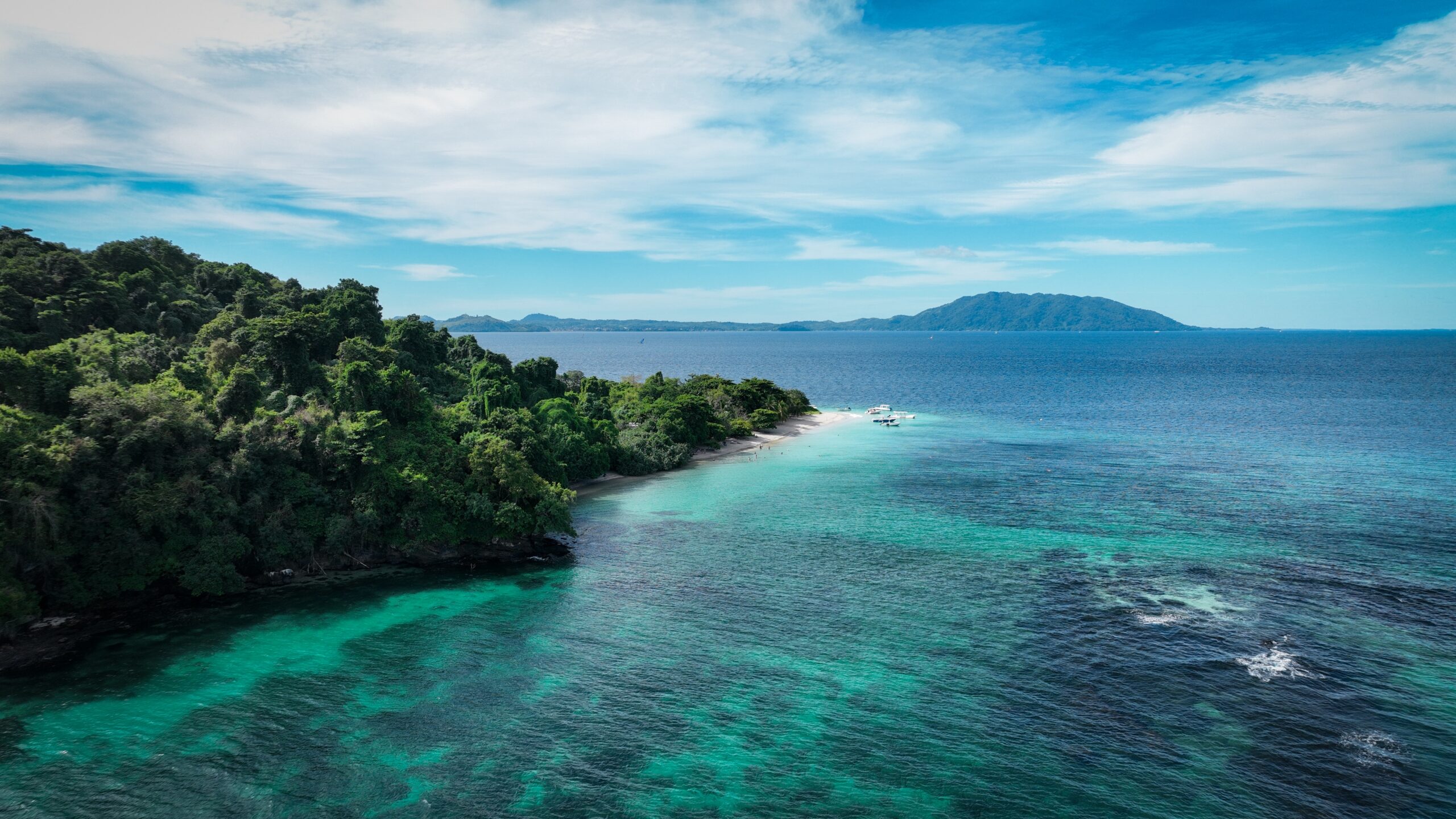 Aerial,View,Of,Nosy,Tanikely,Island,In,Madagascar,Showcasing,Crystal-clear