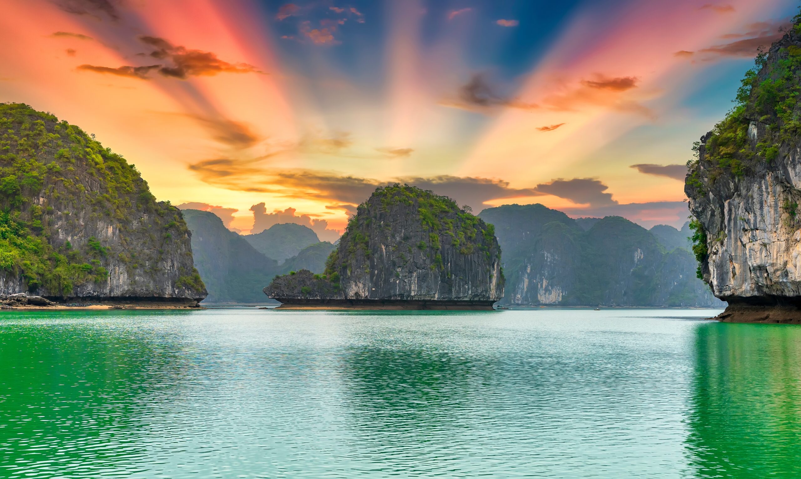 Beautiful,Landscape,Lan,Ha,Bay,View,From,The,Cat,Ba